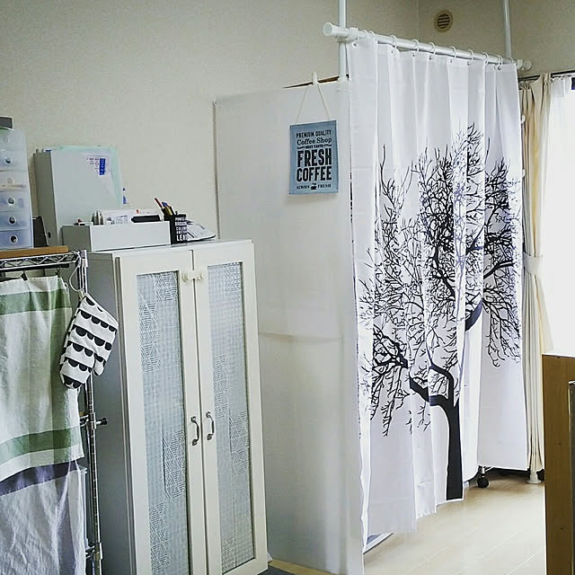 tokiwaの-突っ張り目隠しカーテン（ つっぱり 間仕切り パーテーション パーティション スクリーン 目隠し 突ぱり ）の家具・インテリア写真