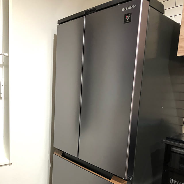 qinoの-シャープ　SHARP 冷蔵庫 ダークメタル SJ-MF46H-H [6ドア /観音開きタイプ /457L]【2111_rs】【b-refrigerator_5000】の家具・インテリア写真