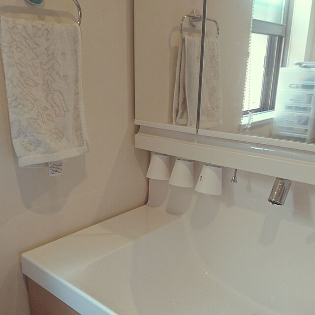 kn59のSANEI-サンエイ　モグ　マグネットコップ　ホワイト　PW6810−W4│洗面用具・洗面所用品　ソープディスペンサーの家具・インテリア写真
