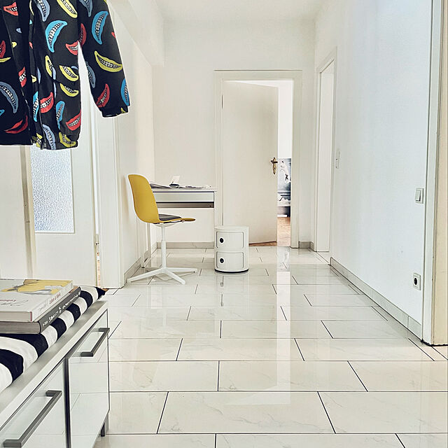 MugiのHarry N. Abrams-The World of Apartamento: ten years of everyday life interiorsの家具・インテリア写真