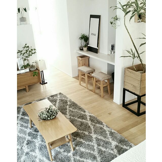 chieの東谷-スツール おしゃれ 木製 チェア 椅子 スツール 北欧 かわいい 痛くない 玄関 レッド グレー ブラウン バンビスツール banbiの家具・インテリア写真