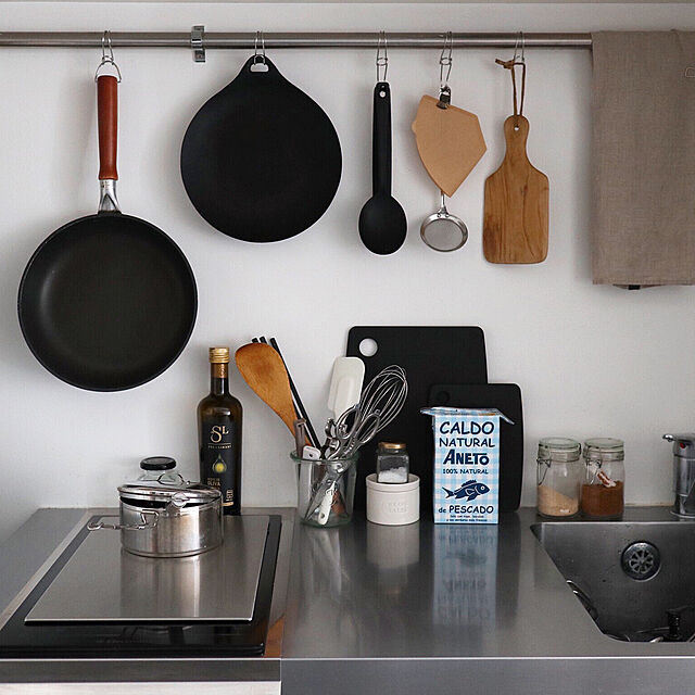 cgs_sarahの-エピキュリアン カッティングボード 木製 ブラック M まな板 001-120902 （動画有） 【黒 かわいい 食洗器対応 キッチン おしゃれ 人気 ギフト プレゼントとして】の家具・インテリア写真