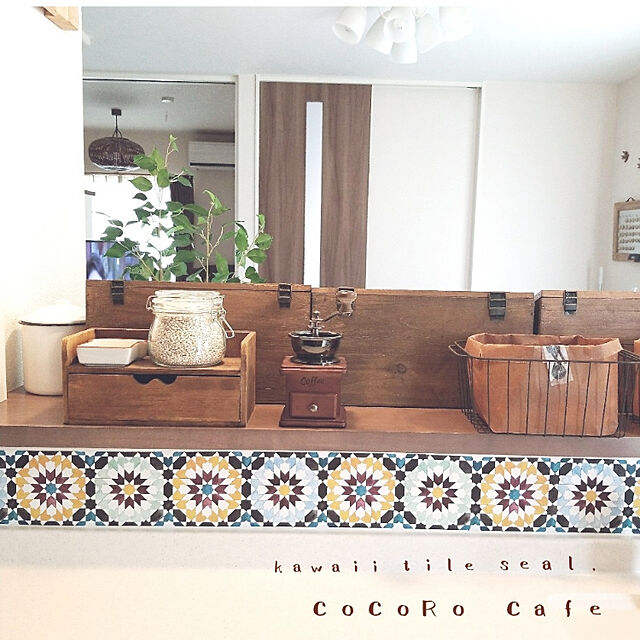 CoCoRoCafe.の-貼ってはがせる シール壁紙 リメイクシート「Hatte me(ハッテミー)」モロッコタイル柄　ブルーxグリーン MORO-01（65cm×1m）の家具・インテリア写真