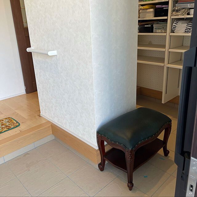 manekinekoのKUROSHIO-アンティーク風　棚付きベンチ　マホガニーの高級スツール　ヨーロピアンスタイルの家具・インテリア写真