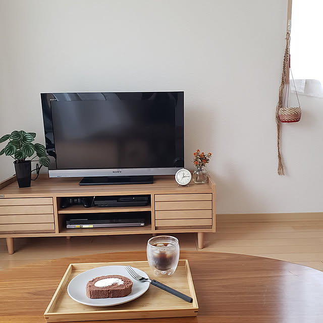 ytom999の佐藤産業-最大2,000円OFFクーポン♪(2/10(土)1:59まで) テレビ台 TV台 テレビボード 幅150cm 幅150 木製 TVボード 収納 ローボード リビングボード ウォールナット ナチュラル 白 ホワイト 一人暮らし リビング シンプル かわいい おしゃれ ＜TWICE/TW37-150L＞の家具・インテリア写真