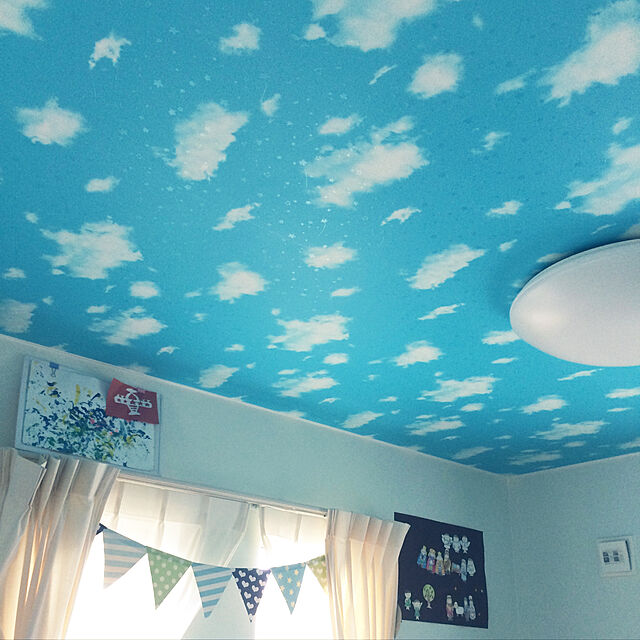 shimoamの-【 壁紙 のりなし 】 壁紙 のりなし クロス 空 雲 キラキラ 宇宙 星 夜空 子供部屋 光る壁紙 機能性壁紙 蓄光壁紙 防かび ルノン RH-4831の家具・インテリア写真