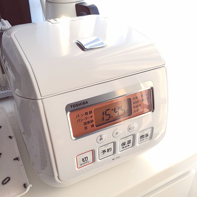 zoiの-RC-5SJ-W【税込】 東芝 マイコンジャー炊飯器（3合炊き）　グランホワイト TOSHIBA [RC5SJW]【返品種別A】【送料無料】【RCP】の家具・インテリア写真