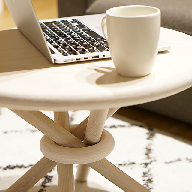 ITSUKIの-&starf;おしゃれ 北欧風 モダン リンクルサイドテーブル ティーテーブル テーブル 花台 円卓 円形 丸形 木製 丸テーブル&starf;の家具・インテリア写真