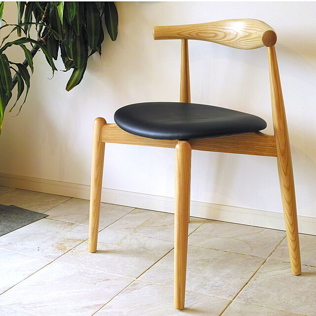 SouthOrangeのWill-Limited.-Arc Chair（アークチェア） 木製 エルボーレスト（肘置き）付き ダイニングチェア | 北米産ホワイトアッシュ材使用 北欧 ナチュラル ブラウン 木 肘掛 アームレスト シンプル 茶色 おしゃれ 送料無料の家具・インテリア写真