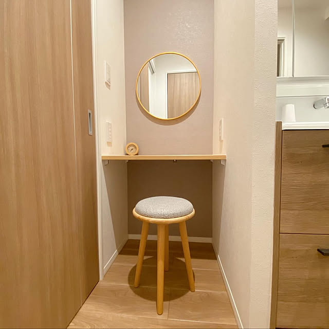 sakiのビーライン-スツール 木製 おしゃれ 椅子 イス いす サイドテーブル 北欧 背もたれなし ファブリック 取り外し 布 天然木 丸 円形 サークル シンプル ナチュラル グレーの家具・インテリア写真