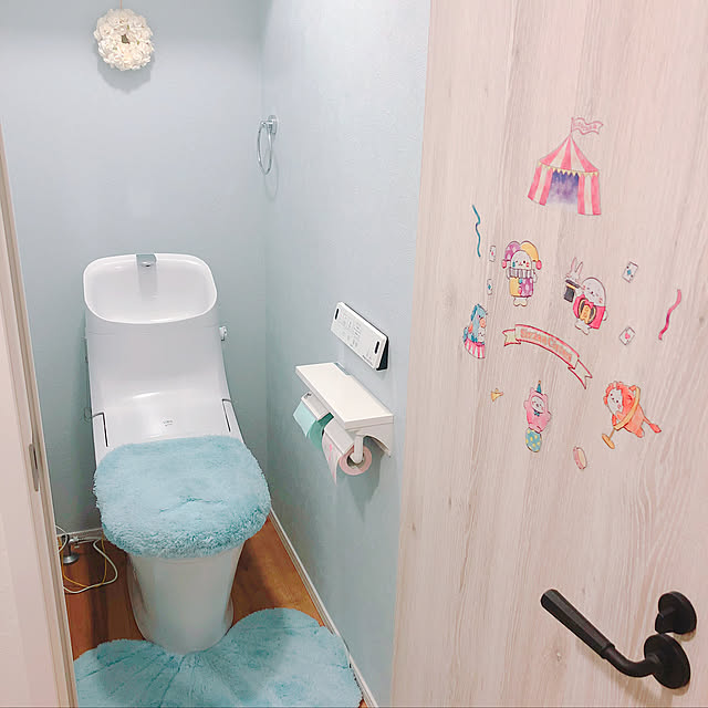写真付きレビュー 大同 トイレマットセット ２点セット おしゃれ 洗える 吸着式 フタカバー 貝 シェル ホワイト ブルー キラキラ マリン 海 ラメールの通販商品 口コミ情報 Roomclipショッピング
