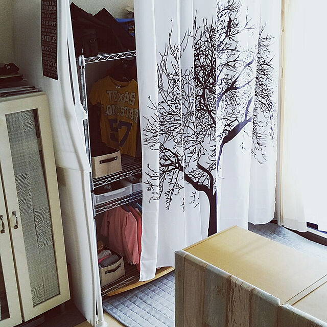 tokiwaの-シャワーカーテン モノトーン 木 ツリーの家具・インテリア写真