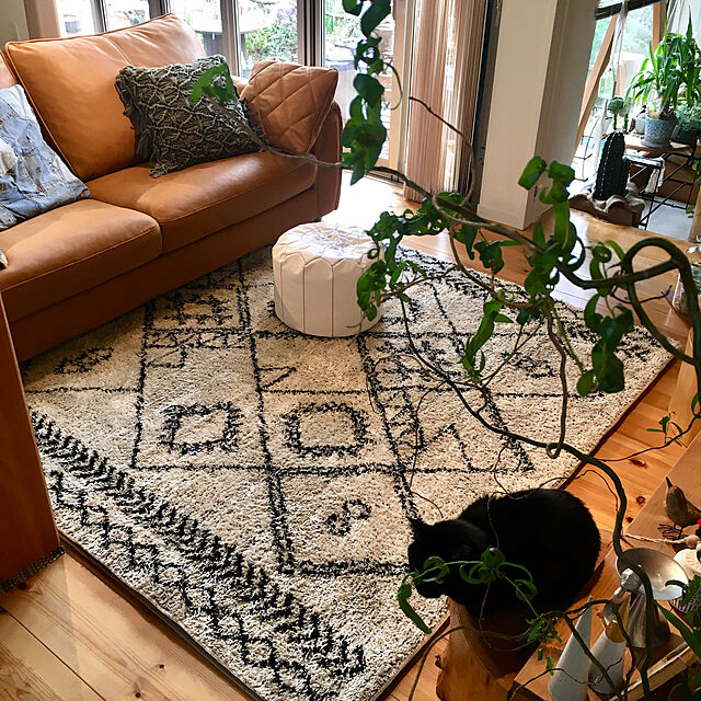 pitaの-salut!(サリュ) ホーム 刺繍入りプフ ホワイトの家具・インテリア写真
