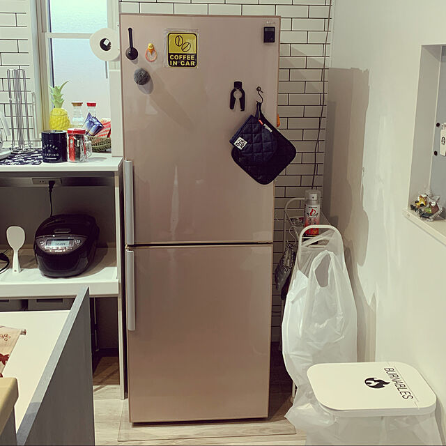RYOの山崎実業-片手でカットマグネットキッチンペーパーホルダー タワーの家具・インテリア写真