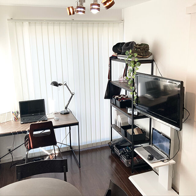 rumickeyのKUROSHIO-角度調節ができる壁掛け風アングルテレビ台の家具・インテリア写真