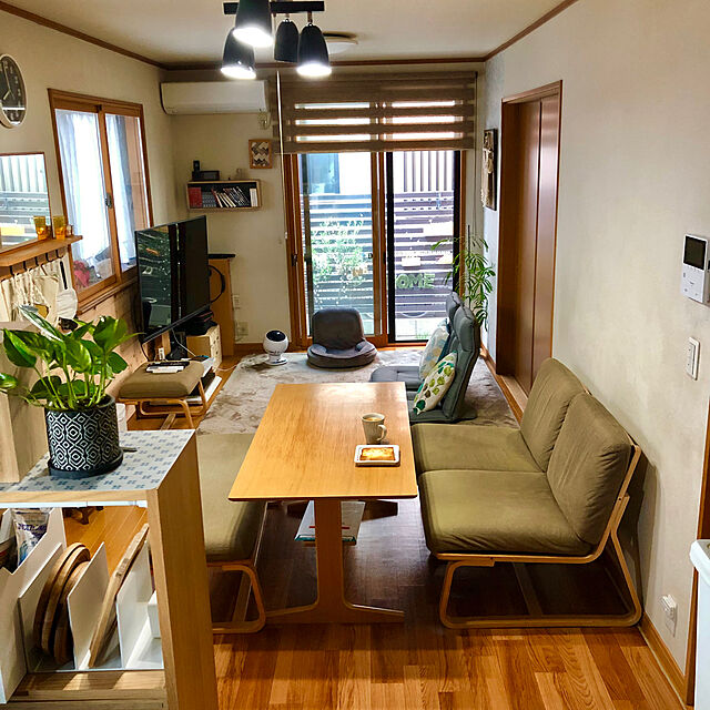 CoffeeHouseのKUROSHIO-角度調節ができる壁掛け風アングルテレビ台の家具・インテリア写真
