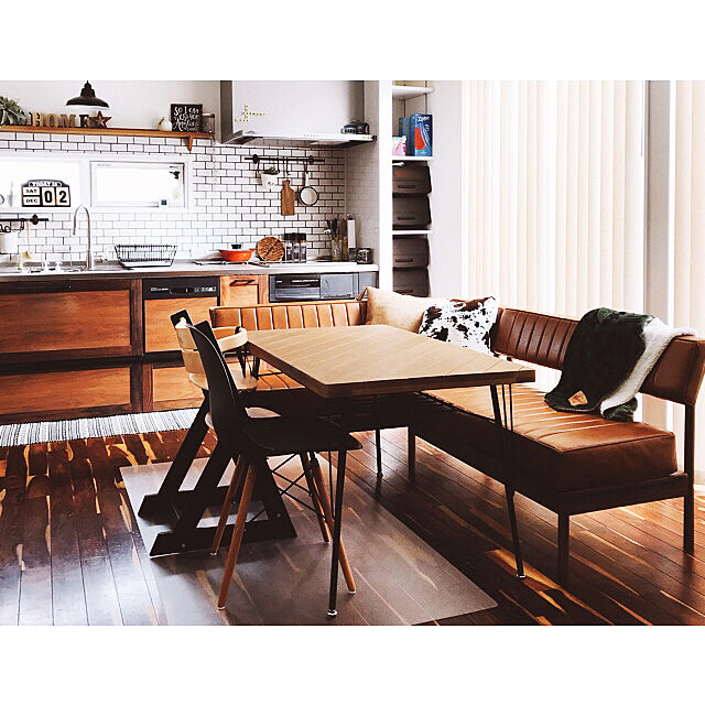 aoao723の-ソファダイニングテーブル 幅120cm リビング カフェ LDテーブル 北欧 4人 長方形 木製 アイアン カフェ風 西海岸 ブルックリン ヴィンテージ インダストリアル 棚付き 食卓 木製 パイン無垢材 天然木 スチール アメリカンの家具・インテリア写真
