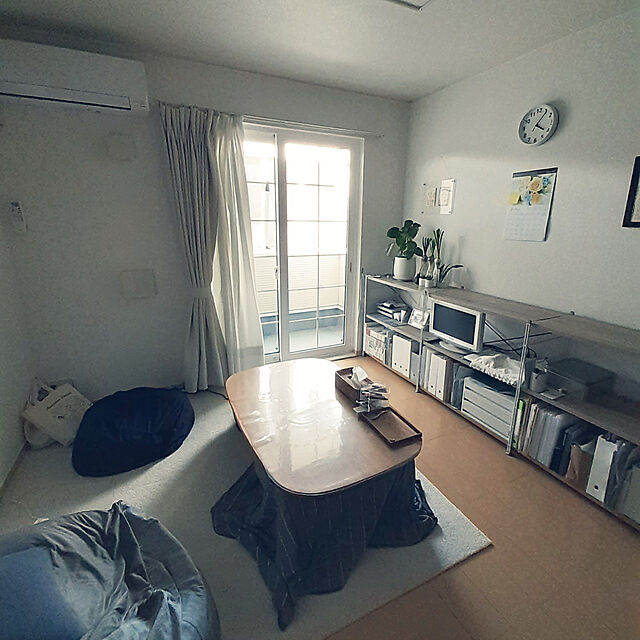 nakajimaのえびす-Japan-RAKU ビーズクッション 日本製ビーズ 0.5mm 体にフィットする リラックスソファ 首枕ギフト付き 洗えるソファカバー付き もちもち 座椅子 (キューブ, ブルー)の家具・インテリア写真