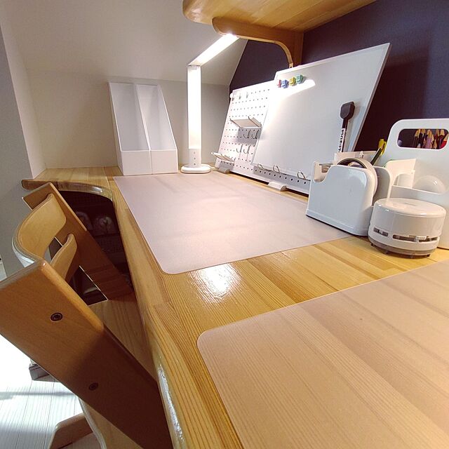 hinataのニトリ-LEDデスクライト(YP500DL ホワイト) の家具・インテリア写真