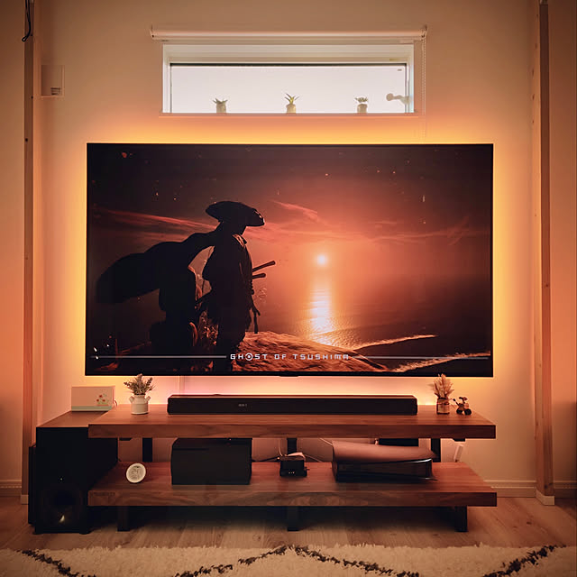 Heon-eのフィリップスヒュー(Philips Hue)-Philips Hue(フィリップスヒュー) スマートLED ゲーミングライト 映像・音楽出力同期用デバイス Alexa対応 スマート 照明 ライト Echo Google Home Siri PS4 PS5対応【日本正規品】 Hue Sync Boxの家具・インテリア写真