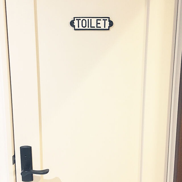 syl3manaの-DULTON ダルトン アイアンサイン 看板 看板 トイレ 便所 TOILET ブラック 黒 サインボード エンボスサインプレート 鉄製 インテリアパーツの家具・インテリア写真