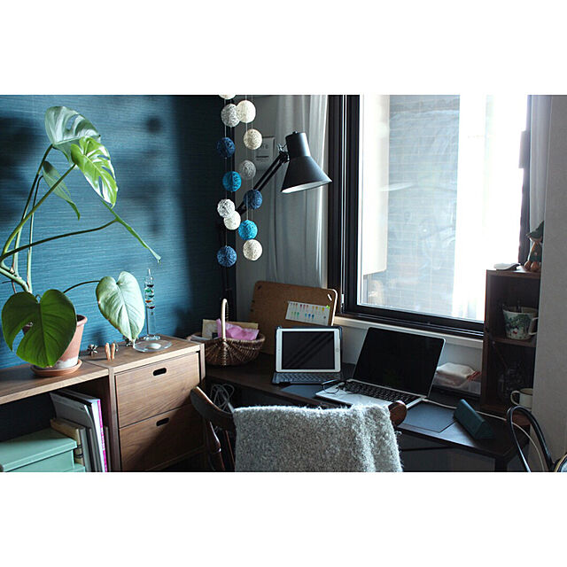 yucahouseのサンワサプライ-サンワダイレクト シンプルワークデスク 幅140×奥行45cm モニターアーム対応 組立簡単 パソコンデスク 机 PCデスク ホワイト 100-DESKF018の家具・インテリア写真