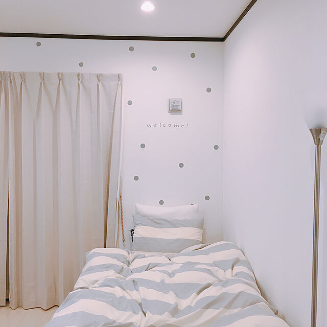 Mikiの-ドット ウォールステッカー【パターンアートステッカー】(シンプル模様) 大きいサイズ 北欧 子供部屋 星 インテリアシール モノトーン 壁 シールの家具・インテリア写真