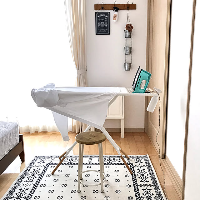 akkoのtosca-スタンド式アイロン台 トスカ ironing board 折り畳み/ボタンプレス機能/北欧の家具・インテリア写真