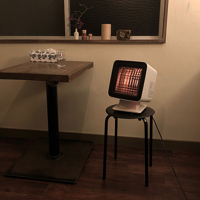 1994の-リフレクトヒーター プラスマイナスゼロ 首振り 省エネ 暖房 ±0 キューブ型のコンパクトなヒーター 足元あったか 暖房器具 ±0 リフレクトヒーター ライトグレー ピンクベージュ ブラウンの家具・インテリア写真