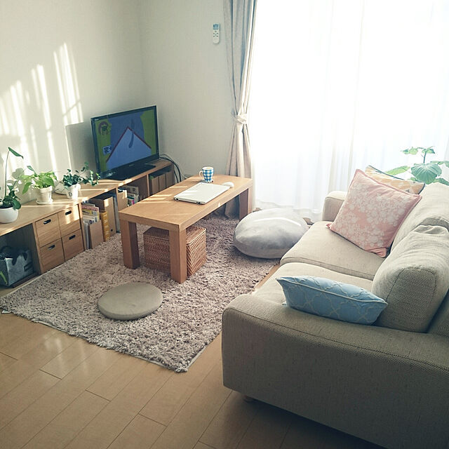 tomokomoのニトリ-モチモチクッション(TBL 直径60) の家具・インテリア写真