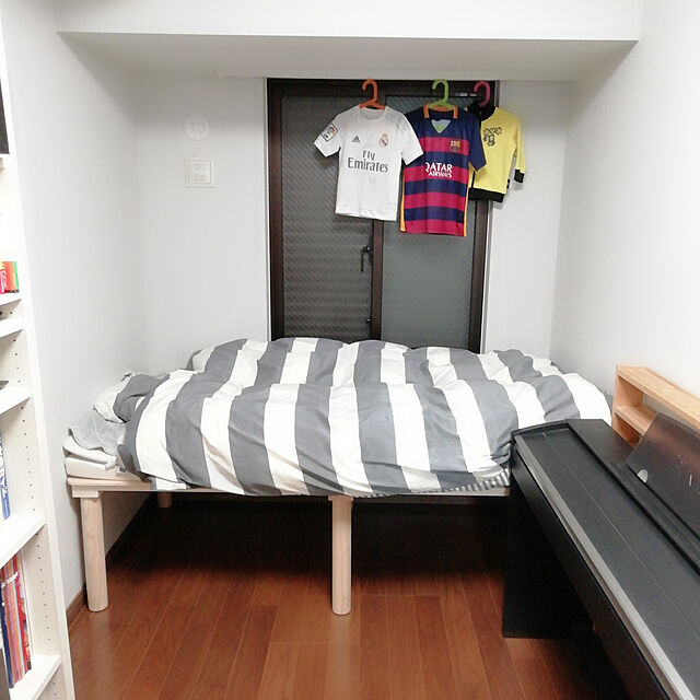 jucaの-こうひん 日本製 ひのき すのこベッド 『マレ』 シングルサイズ 全長190cm 幅100cm 高さ32cm 揺れやきしみが少ない6本脚構造 角や脚が丸く、かわいいフォルムの家具・インテリア写真
