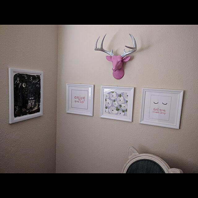 blinkie_003の-インテリア 壁の Charmers によってミニ鹿 |花 + 銀角ピンクのど頭偽動物樹脂剥製装飾的な Fauxidermy マウントされた装飾マウント バストの家具・インテリア写真