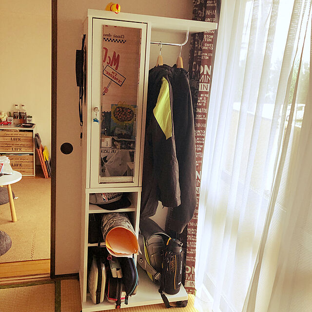 teadaのKUROSHIO-ミラー付ハンガーラック　国産　お出かけ前の身だしなみチェック　キャスター　扉付き　の家具・インテリア写真