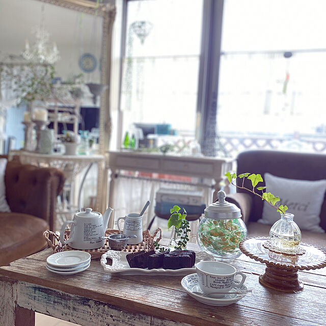 rieのハルモニア-フルールレクタングルプレート フレンチリリー おしゃれ食器 長方形皿の家具・インテリア写真