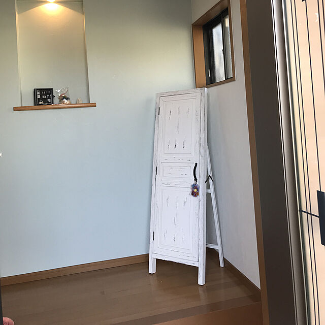Maiの-スタンドミラー アンティーク ドア風 扉付き 木製 姿見 鏡 全身鏡 飛散防止 ミラー ホワイト ブラウン 北欧 ビンテージ フレンチカントリー シャビーテイスト 人気の家具・インテリア写真