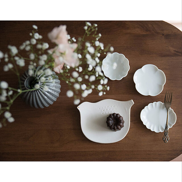tsumugiの-【白花】しろはな　豆皿　/　豆小皿 小皿 つまみ皿 ミニ皿 しょうゆ皿 薬味皿 盛塩皿 付き出し おしゃれ かわいい 花形 四角 梅 菱型の家具・インテリア写真