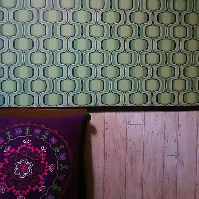 Miponappoの-壁紙 のり付き 幾何学[【生のり付き壁紙】おすすめの幾何学模様の壁紙]ジオメトリック　クロス 壁紙の家具・インテリア写真