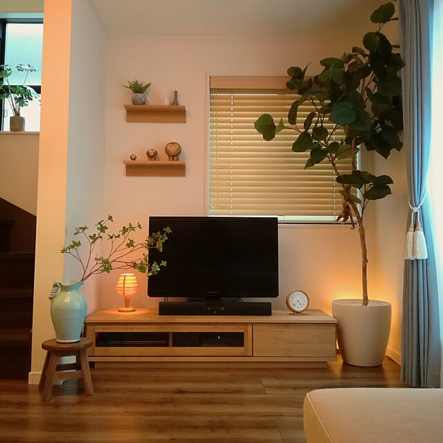 arilemaの-北欧 テレビ台 150 ローボード テレビボード 無垢 アルダー 天然 木製 シンプル ナチュラル 脚付 大川家具の家具・インテリア写真