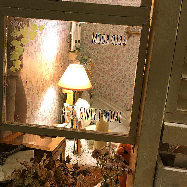 Atsukoの-貼ってはがせる 30cm角の壁紙シール〈ヴィンテージ花柄〉の会 フェリシモ FELISSIMOの家具・インテリア写真
