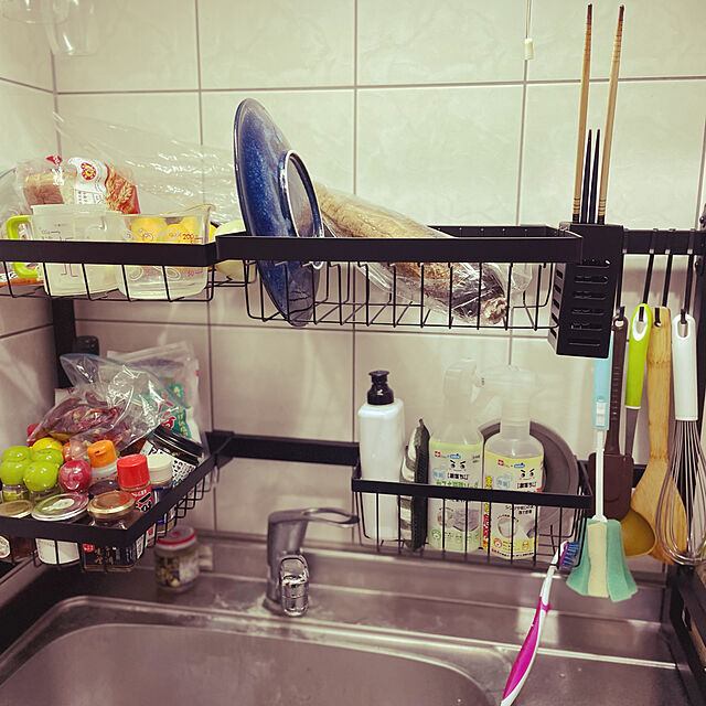NatsukoのPXRACK-水切りラック シンク上 調整可能(52-94cm) 食器 水切りラック 皿乾燥水切り棚 キッチン 水切りかご 台所用品ホルダ 水が自動で流れる 省スペースの家具・インテリア写真