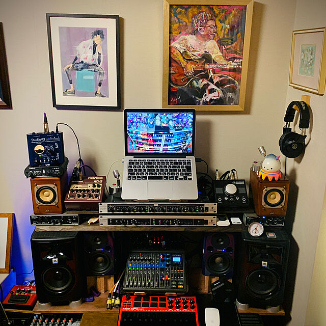 yazkuroのinMusic-Akai Pro MIDIキーボード 25鍵USB ベロシティ対応8パッド音楽制作ソフト MPK mini mk3 限定色の家具・インテリア写真