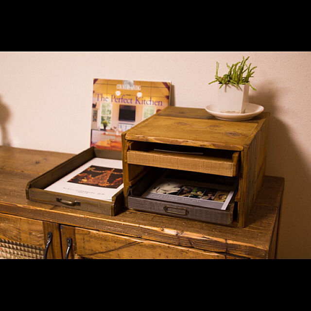 woodpro-kuriboの-OLD ASHIBA（足場板古材）トレイボックス単品 タテ型Aタイプ（フラット）　※中に入れるレタートレイは別売り 〈受注生産〉の家具・インテリア写真