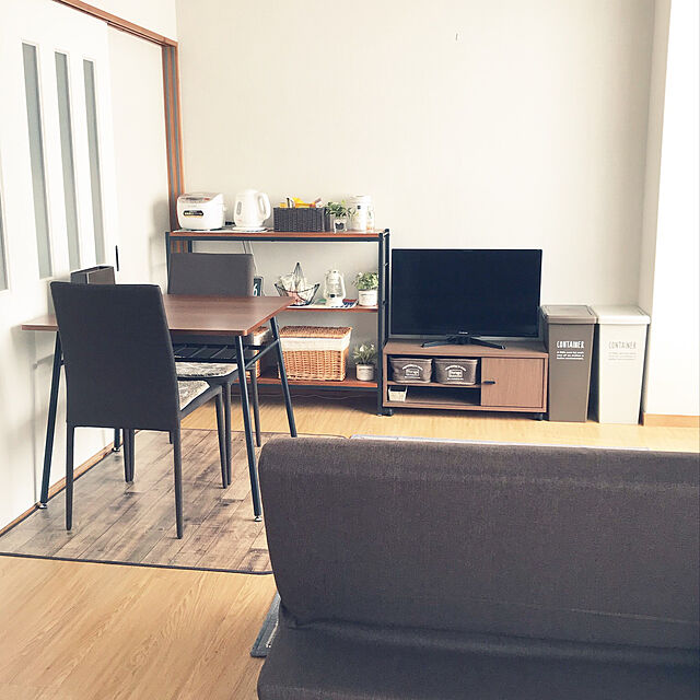 manu.のニトリ-布張りカジュアルソファ(NリバティーF DBR) の家具・インテリア写真