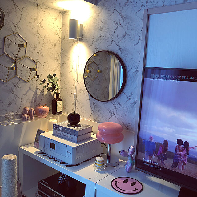kanaのVEROMAN-VeroMan テーブルランプ マカロン ベッドサイドランプ 卓上ライト USBタイプ ランプ エッグタルト 間接照明 スタンドライト 韓国インテリア レトロ (ピンク)の家具・インテリア写真