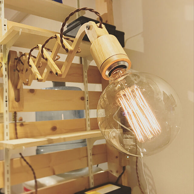Hiroの-ブラケットランプ 裸電球ランプ 木製シザーフレーム E26LED電球の家具・インテリア写真