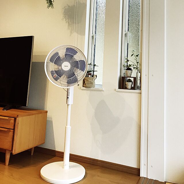 tateの山善-山善 30cmハイリビング扇風機(リモコン) タイマー付 分離式コンパクト収納 ホワイト YHX-C301(W)の家具・インテリア写真