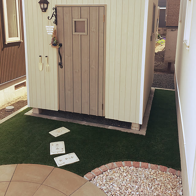 写真付きレビュー 敷石 アリスのトランプ 置くだけ おしゃれ ステップストーン 庭 飾り オブジェ かわいい 置物 ガーデニング タイル 踏み石 送料無料 の通販商品 口コミ情報 Roomclipショッピング