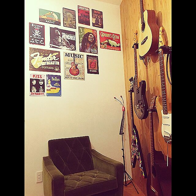 bamboobooCatDogの-ギタースタンド 壁掛 HERCULES GSP39WB Plus (2個セット)(ハーキュレス ロック式 ハンガー ギター ベース)の家具・インテリア写真