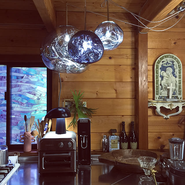 パーティを彩るご馳走や TOM DIXON トムディクソン ペンダント照明