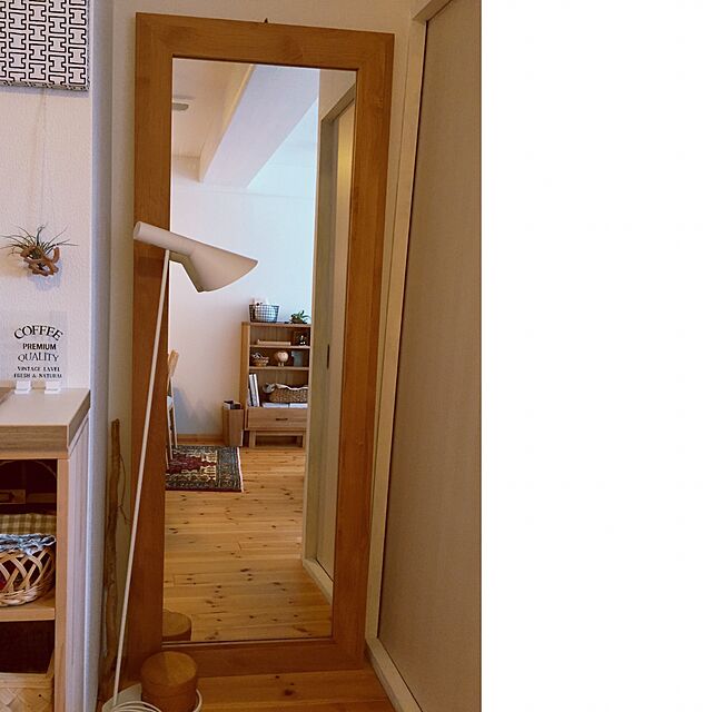 Hisayoの-アルダー材の木製ミラー 69cm幅の家具・インテリア写真